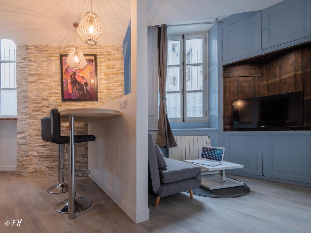 Appartement Le Vieux Laval à Laval  Extérieur photo